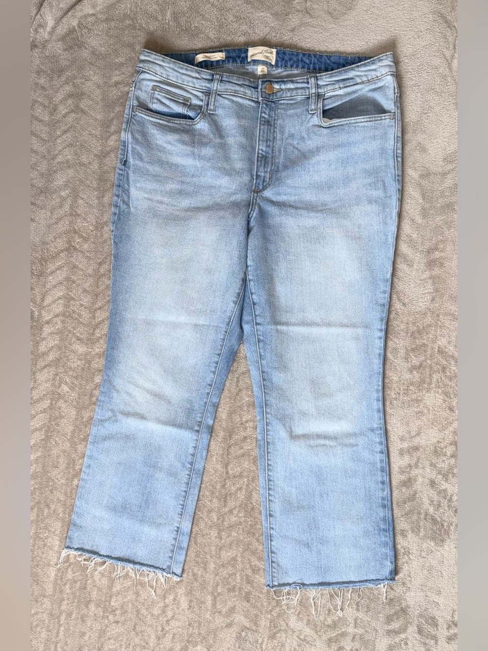 Universal Thread Size 14R Light Wash Ankle Bootcut Jeans Raw Hem Cropped High Ri